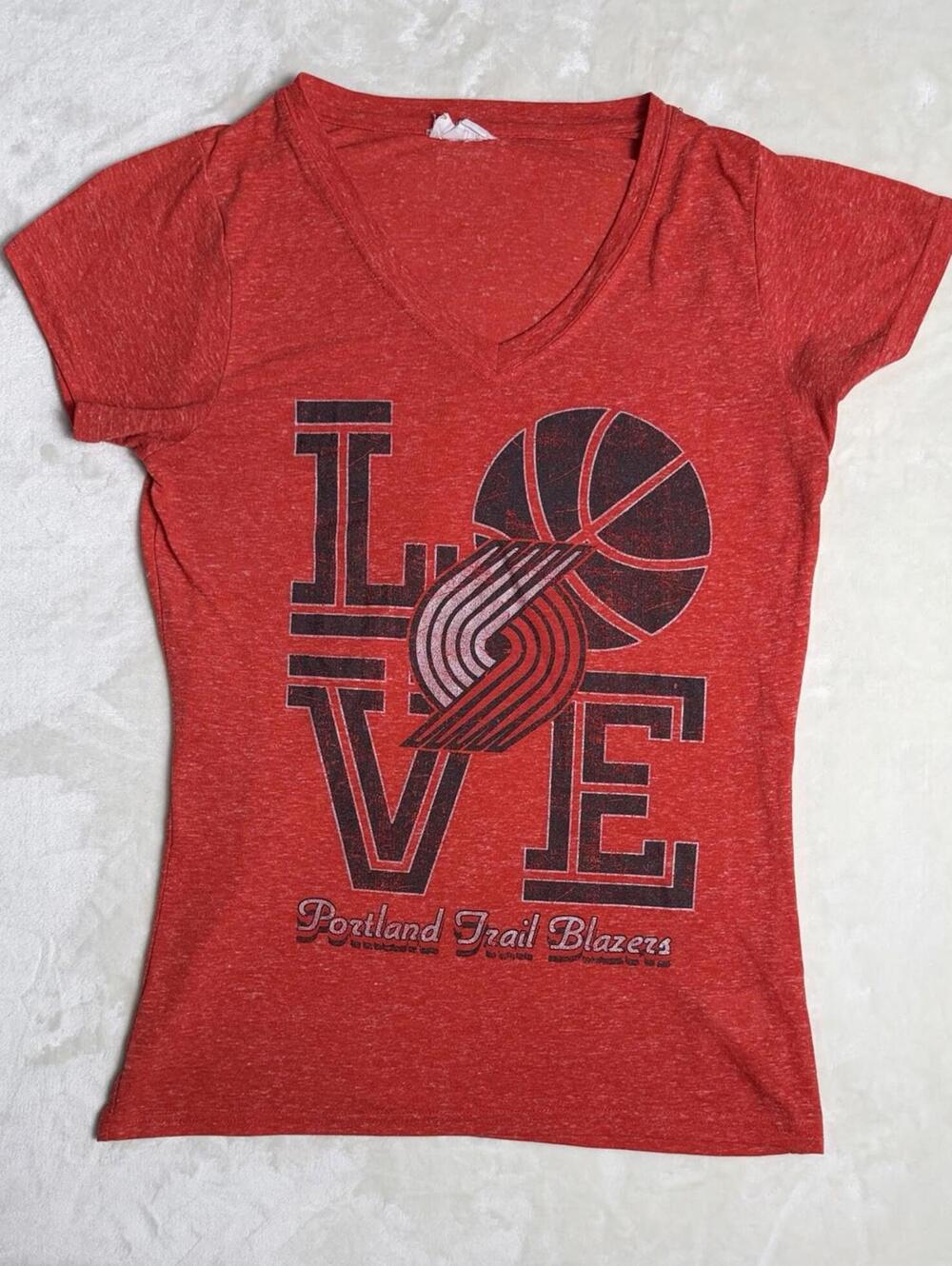 Portland Trail Blazers LOVE Graphic T-Shirt Red V-Neck Women's Large NBA